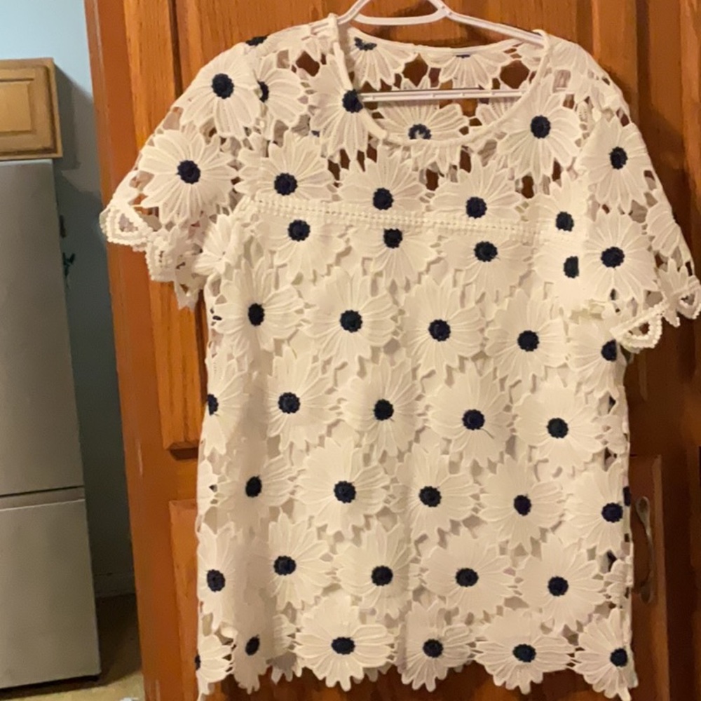 Gently used ladies cutout top size large by Rafaela